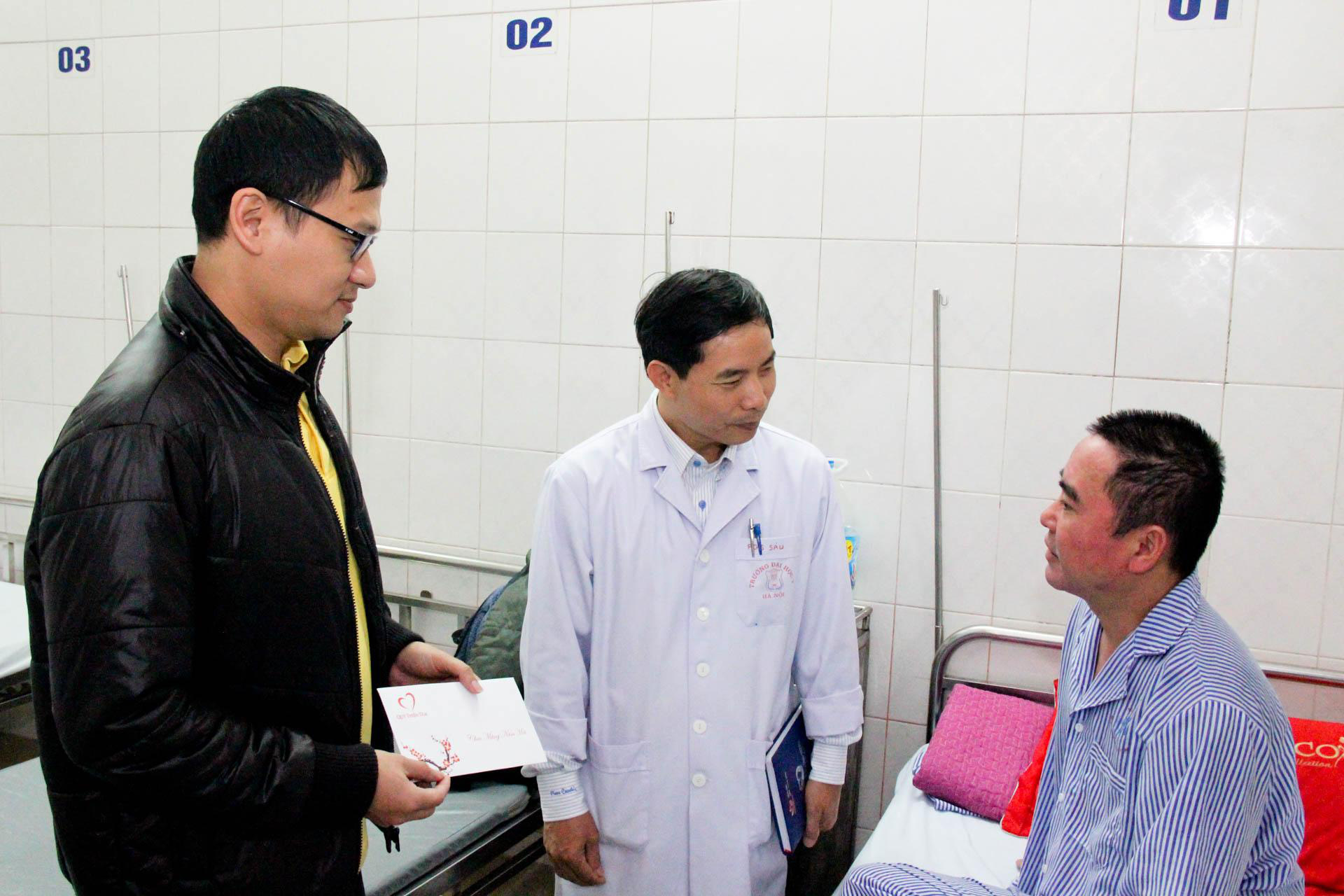 Bệnh nh&acirc;n x&oacute;m chạy thận x&uacute;c động trước sự xuất hiện bất ngờ của Ph&oacute; Thủ tướng - Ảnh 16.