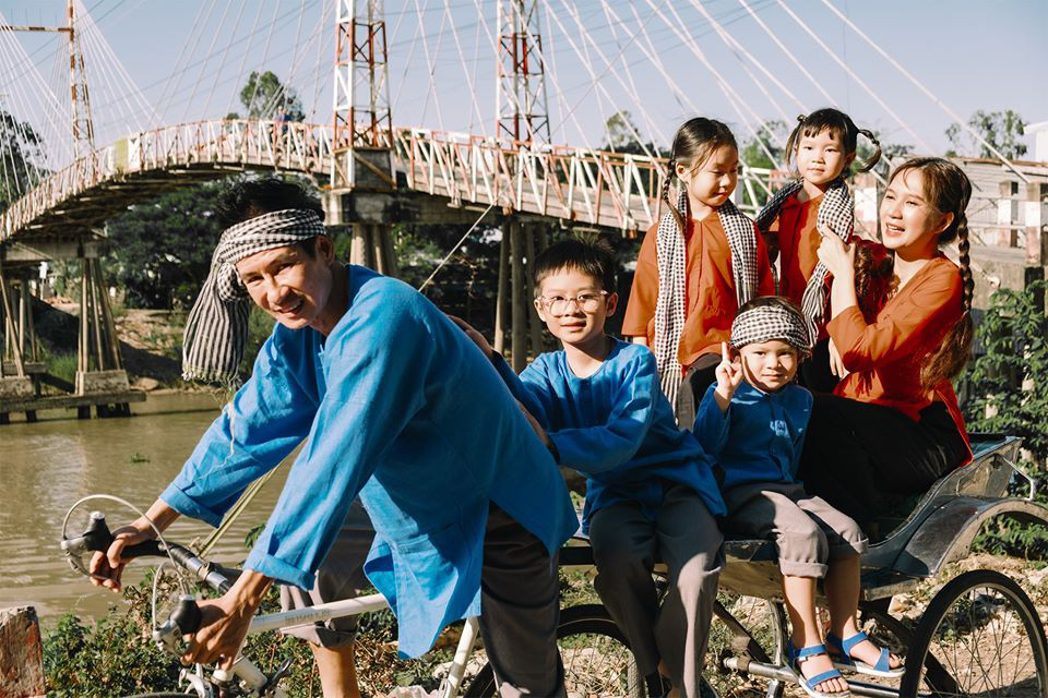 Nghệ sĩ Việt đón Tết đầm ấm bên gia đình - Ảnh 3.