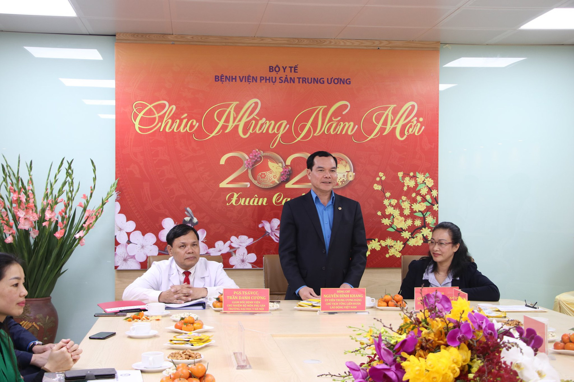 Chủ tịch Tổng LĐLĐ Việt Nam thăm, ch&uacute;c tết Bệnh viện Phụ sản Trung ương - Ảnh 1.