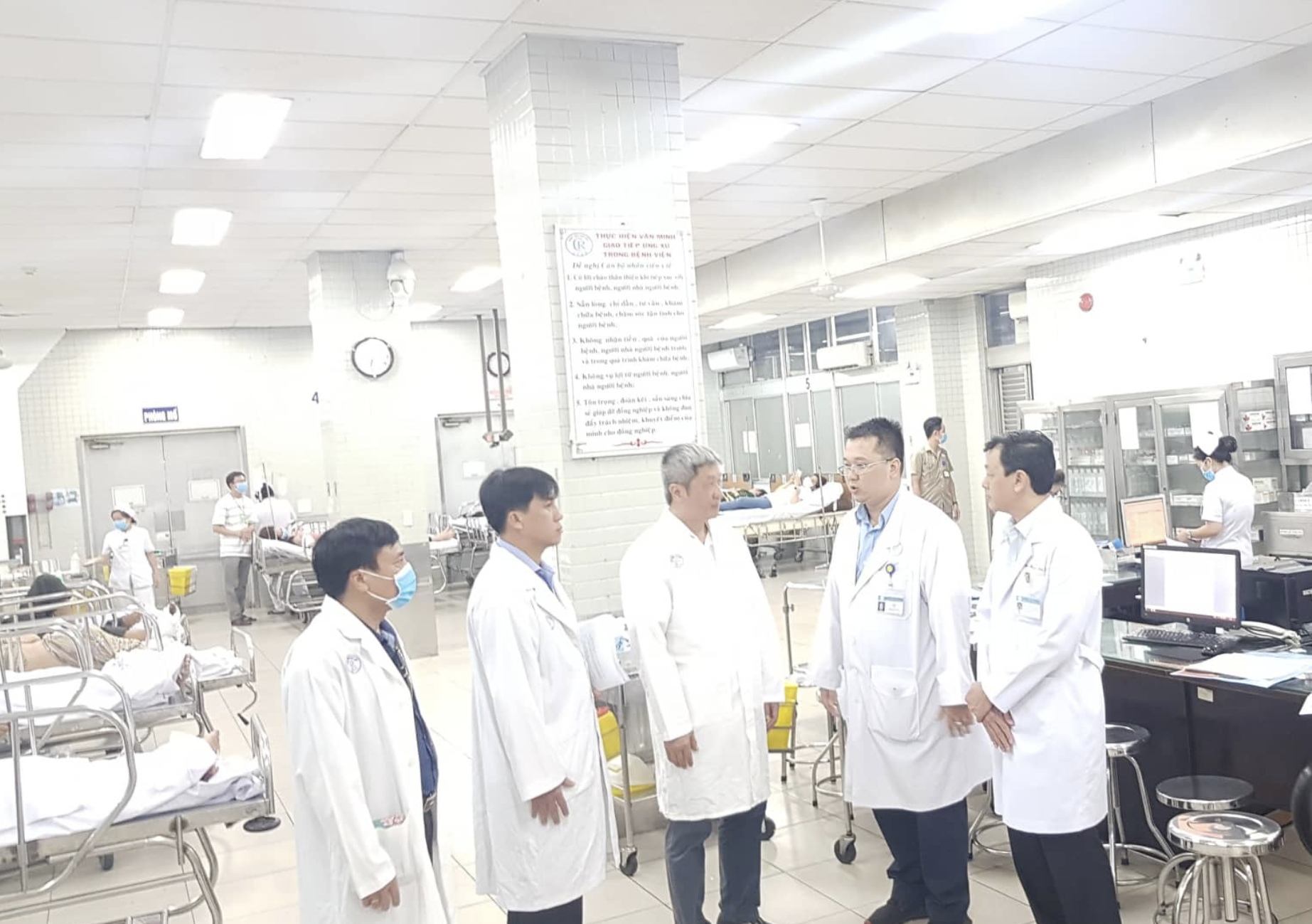 Thứ trưởng Bộ Y tế tiếp tục đến BV Chợ Rẫy kiểm tra công tác phòng chống corona