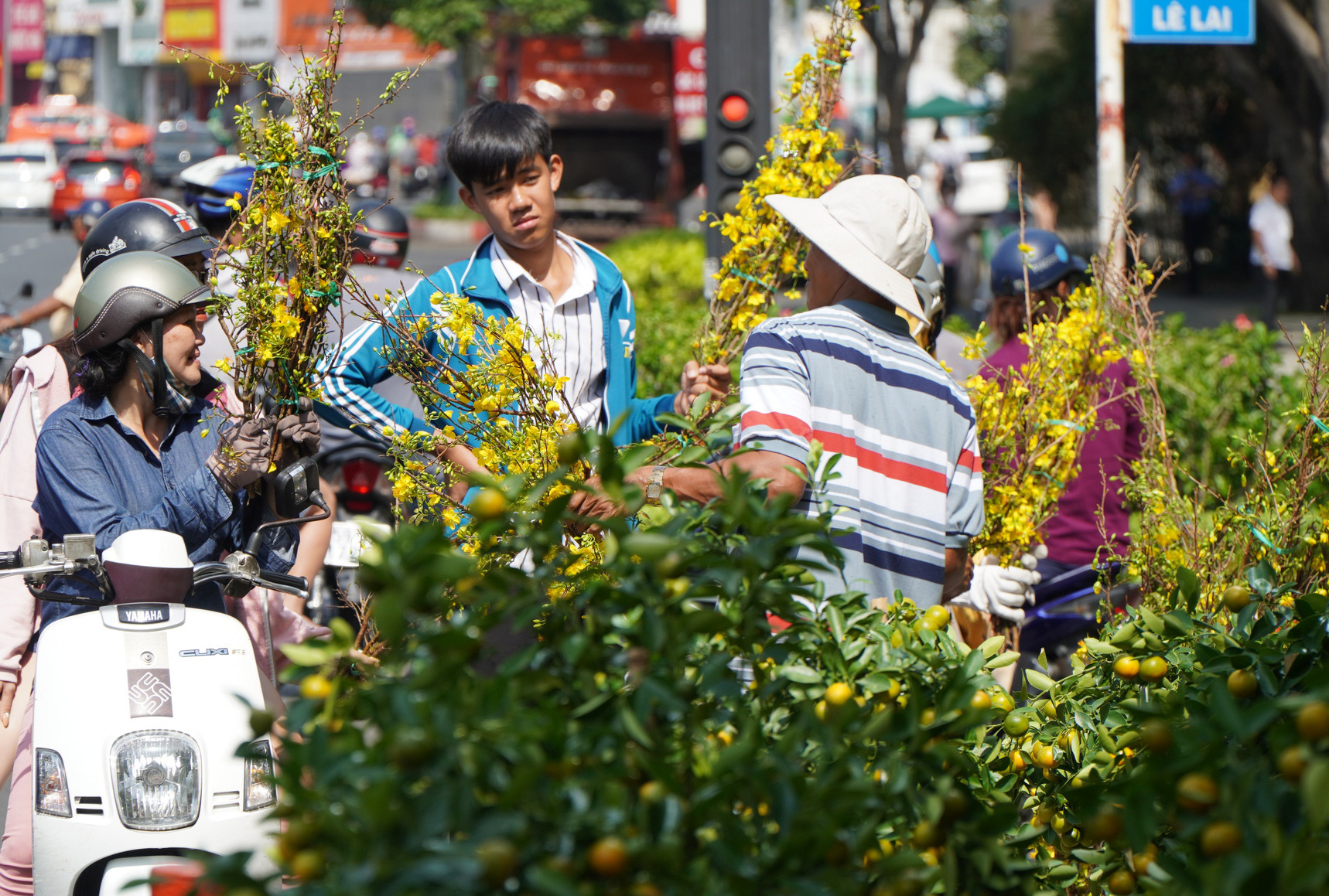 Bất ngờ chợ hoa chiều 30 Tết