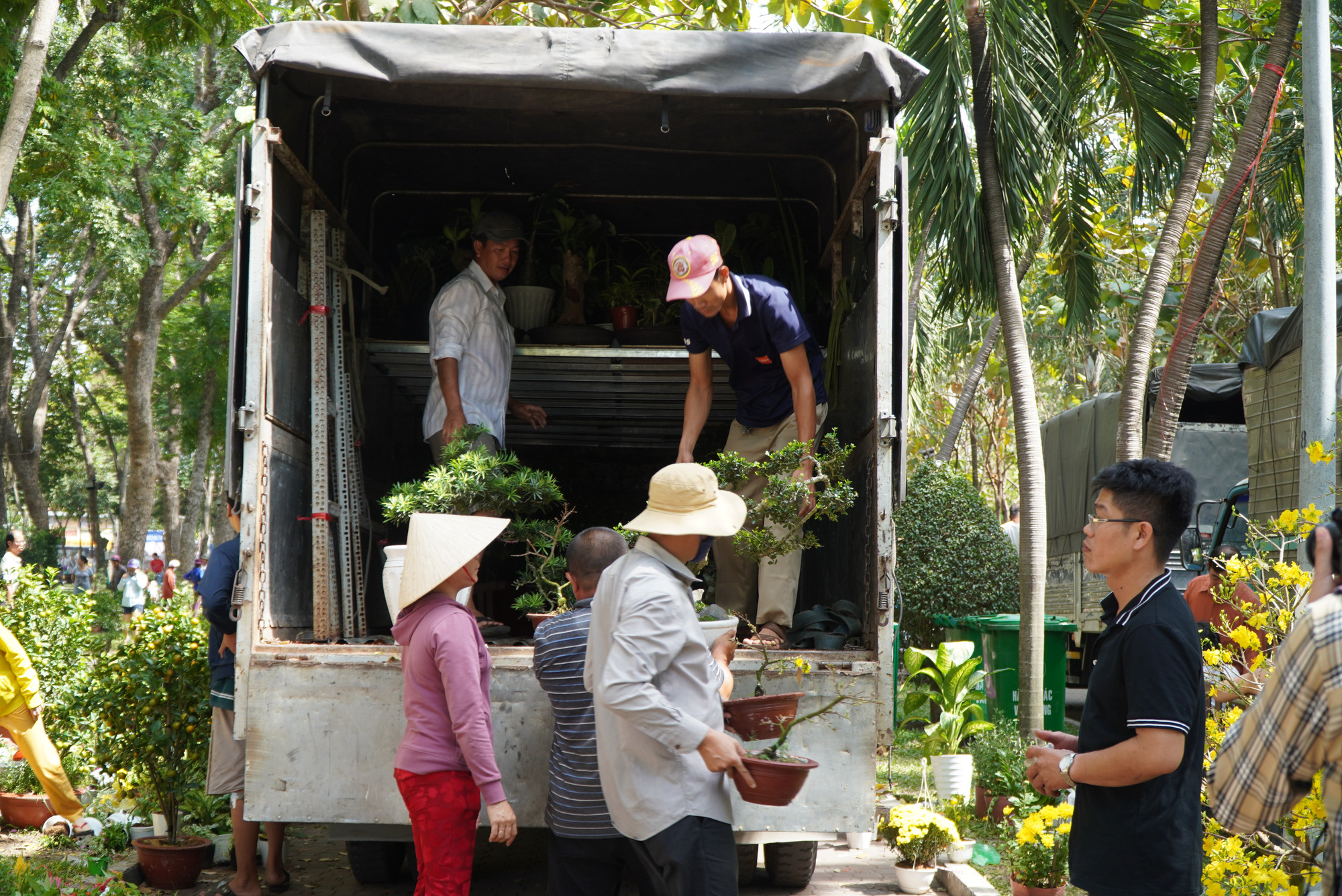 Bất ngờ chợ hoa chiều 30 Tết - Ảnh 12.