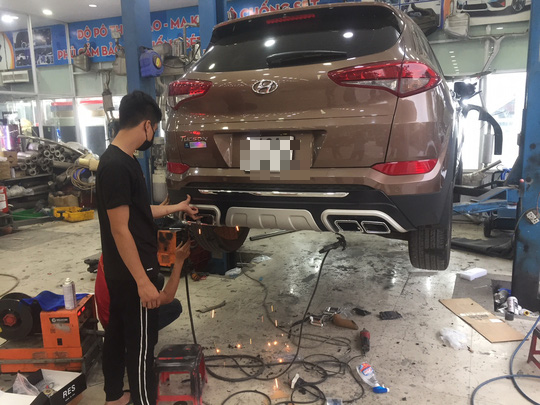 Ng&agrave;y cận Tết, bảo dưỡng, rửa &ocirc;t&ocirc; tăng gi&aacute; 2-3 lần, kh&aacute;ch vẫn vui vẻ m&oacute;c hầu bao - Ảnh 2.