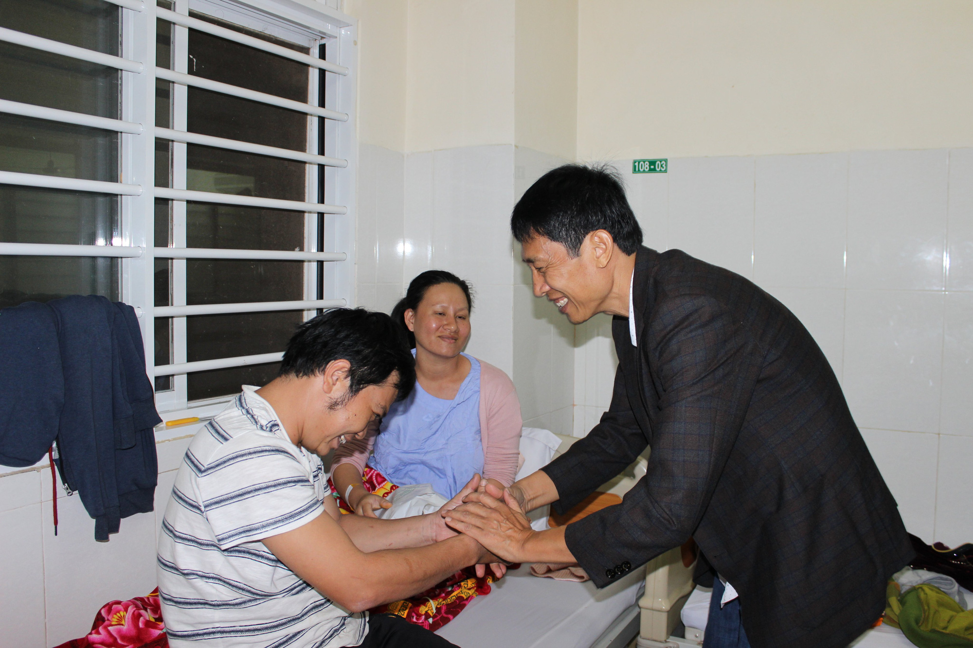 Những nụ cười đêm giao thừa tại bệnh viện Thiện Hạnh - Ảnh 3.