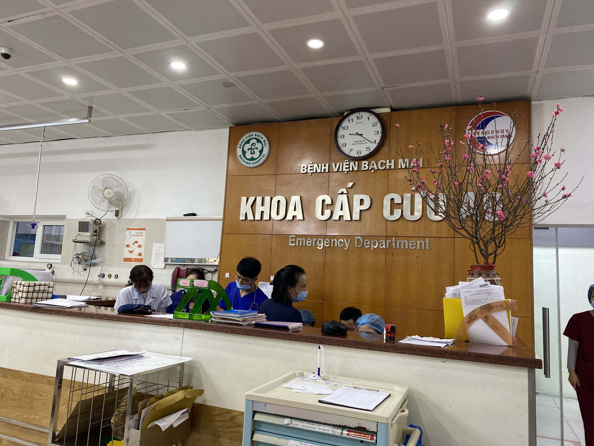 Bệnh nh&acirc;n x&oacute;m chạy thận x&uacute;c động trước sự xuất hiện bất ngờ của Ph&oacute; Thủ tướng - Ảnh 9.