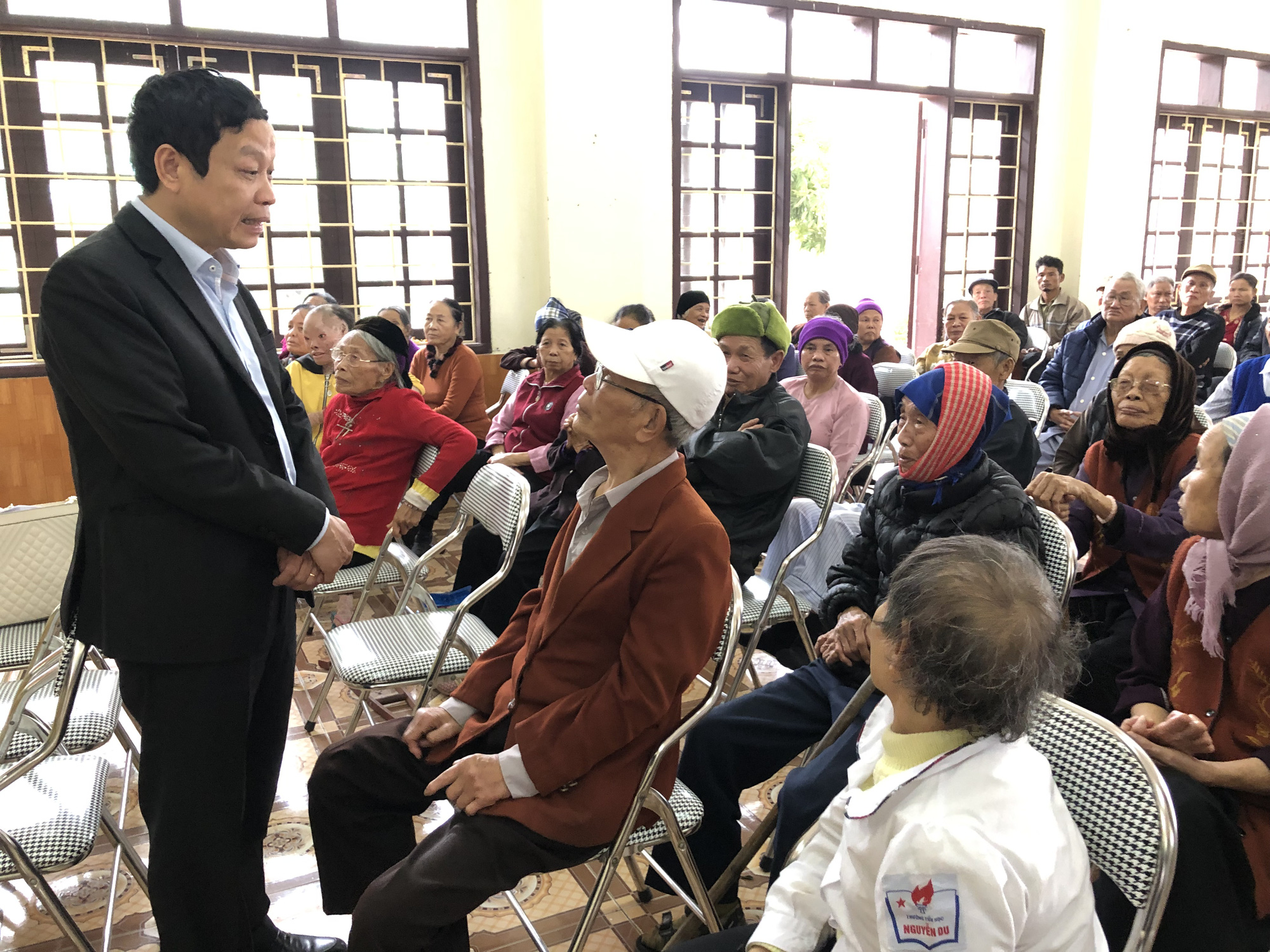 Bệnh nh&acirc;n x&oacute;m chạy thận x&uacute;c động trước sự xuất hiện bất ngờ của Ph&oacute; Thủ tướng - Ảnh 17.