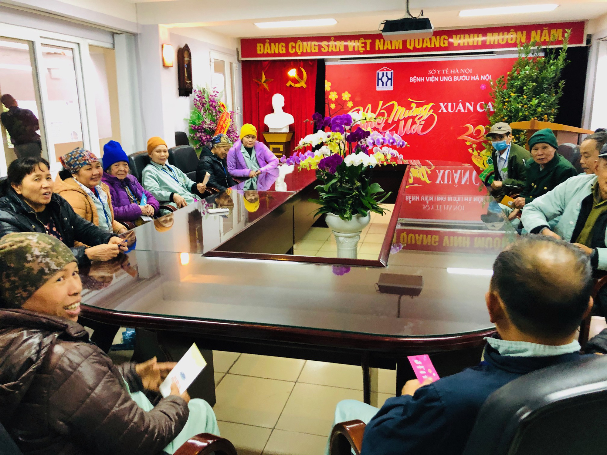 Bệnh nh&acirc;n x&oacute;m chạy thận x&uacute;c động trước sự xuất hiện bất ngờ của Ph&oacute; Thủ tướng - Ảnh 22.