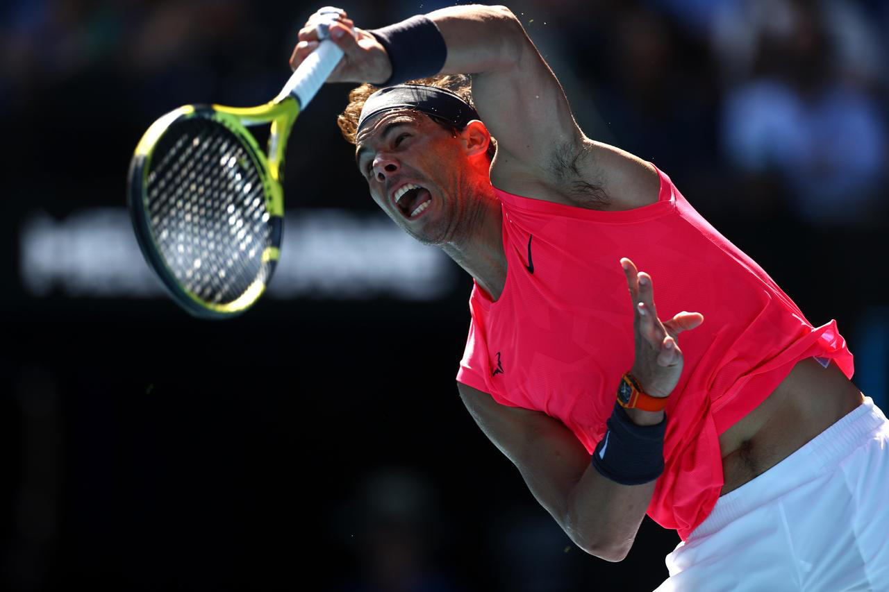 Clip Rafael Nadal &ocirc;m h&ocirc;n b&eacute; g&aacute;i nhặt b&oacute;ng sau khi đ&aacute;nh tr&uacute;ng đầu c&ocirc; - Ảnh 2.