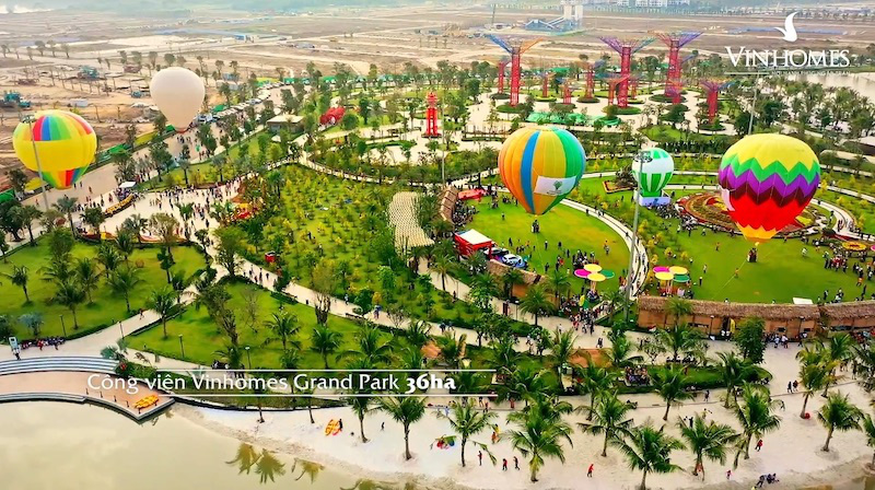 Dương Triệu Vũ bay khinh khí cầu đón Tết giữa TP HCM
