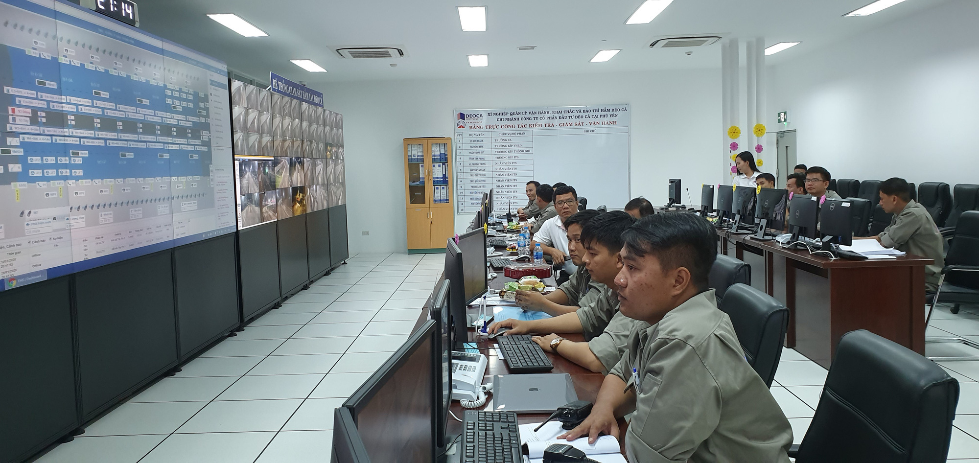 Đón giao thừa cùng công nhân trực hầm đường bộ