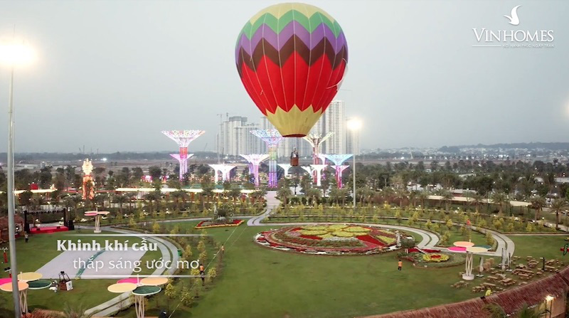 Dương Triệu Vũ bay khinh khí cầu đón Tết giữa TP HCM - Ảnh 3.