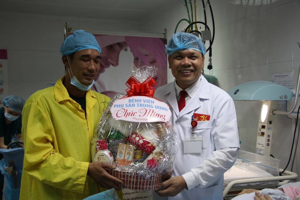 C&ocirc;ng d&acirc;n nh&iacute; nặng 3,5 kg x&ocirc;ng đất Bệnh viện Phụ sản Trung ương - Ảnh 7.