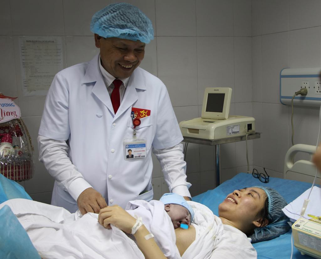 C&ocirc;ng d&acirc;n nh&iacute; nặng 3,5 kg x&ocirc;ng đất Bệnh viện Phụ sản Trung ương - Ảnh 1.