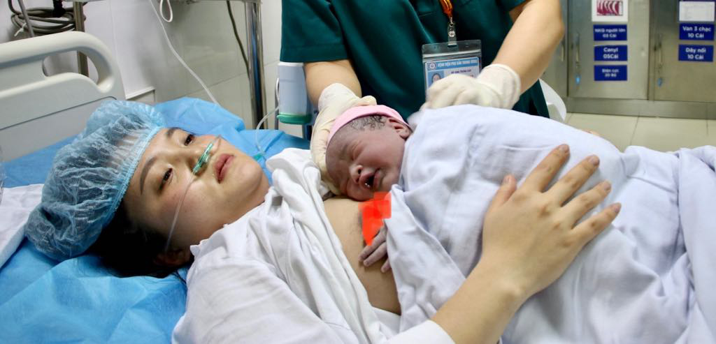 C&ocirc;ng d&acirc;n nh&iacute; nặng 3,5 kg x&ocirc;ng đất Bệnh viện Phụ sản Trung ương - Ảnh 2.