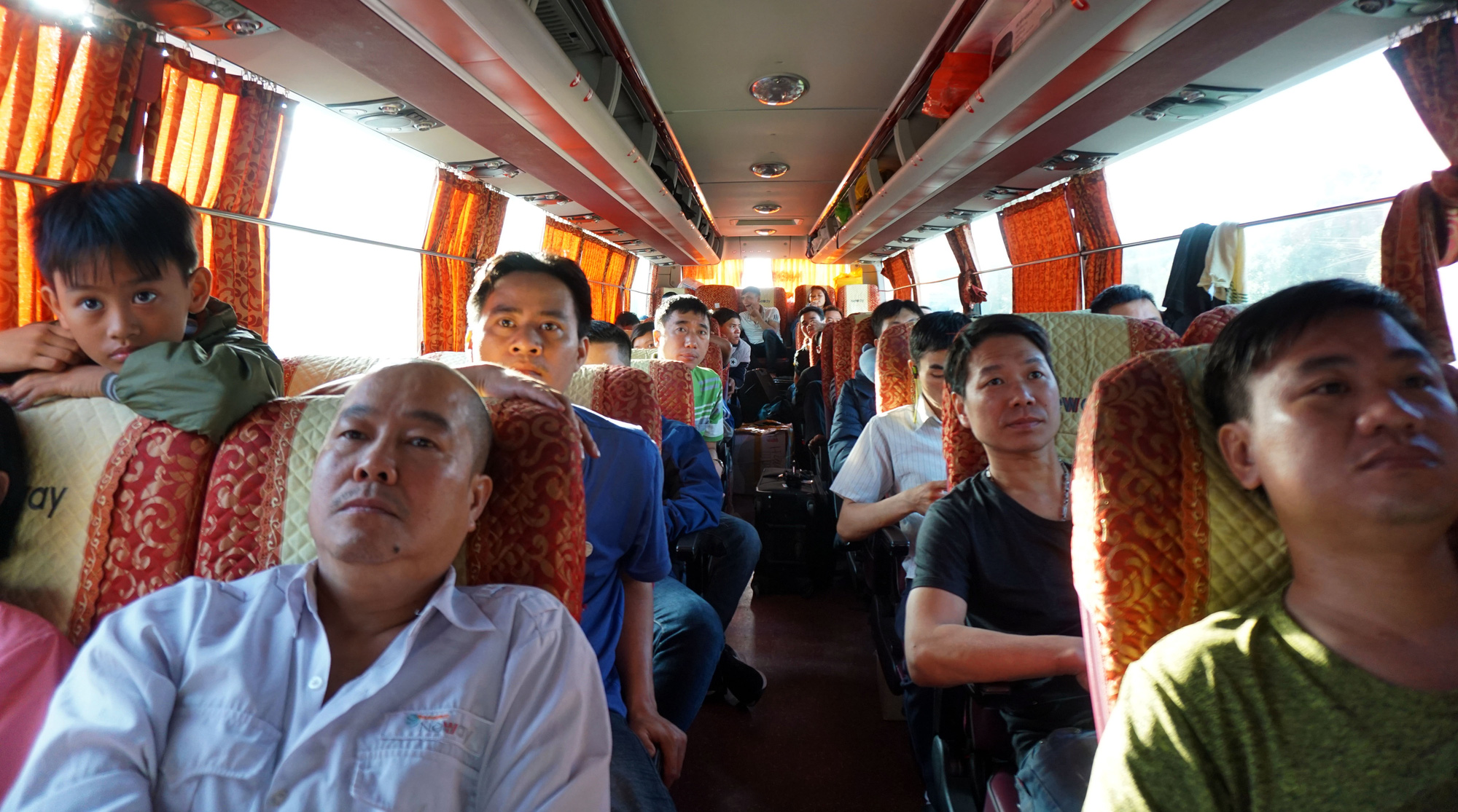 Trên những chuyến xe đong đầy niềm vui sum vầy