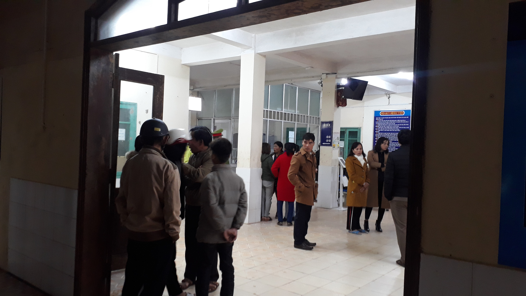 Mẹ tử vong, 2 con bị trọng thương nghi bị súng bắn