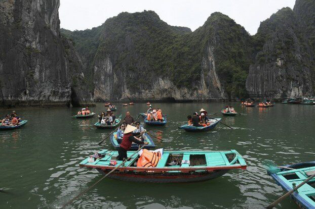 Lật thuyền trên vịnh Hạ Long, 1 nữ du khách nước ngoài tử vong