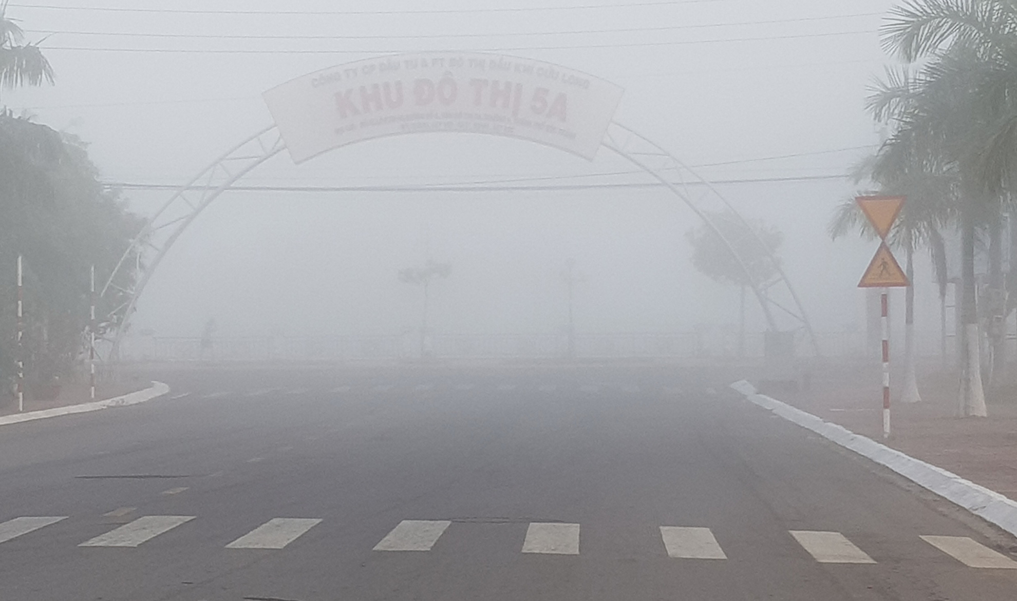 S&aacute;ng m&ugrave;ng 2 Tết, sương m&ugrave; bao tr&ugrave;m miền T&acirc;y khiến nh&agrave; n&ocirc;ng lo lắng - Ảnh 2.