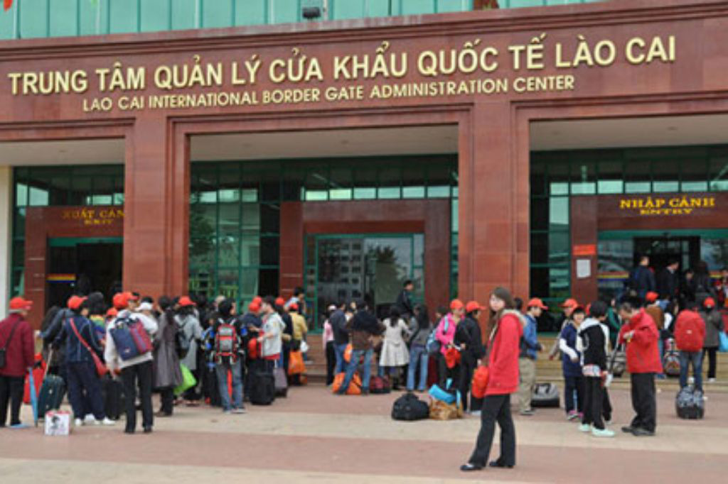 Phòng dịch Corona, tạm ngừng xuất, nhập cảnh khách du lịch qua cửa khẩu quốc tế Lào Cai