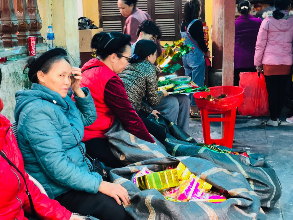 Ng&agrave;n người chen ch&acirc;n xin lộc B&agrave; Ch&uacute;a Kho đầu năm - Ảnh 10.