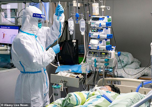 Cảnh b&aacute;o từ chuy&ecirc;n gia: C&oacute; thể 100.000 người đ&atilde; nhiễm virus corona - Ảnh 1.