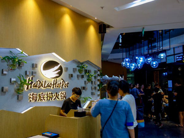 Qu&aacute; khứ kh&ocirc;ng xu d&iacute;nh t&uacute;i của tỷ ph&uacute; lẩu gi&agrave;u nhất Singapore - Ảnh 3.