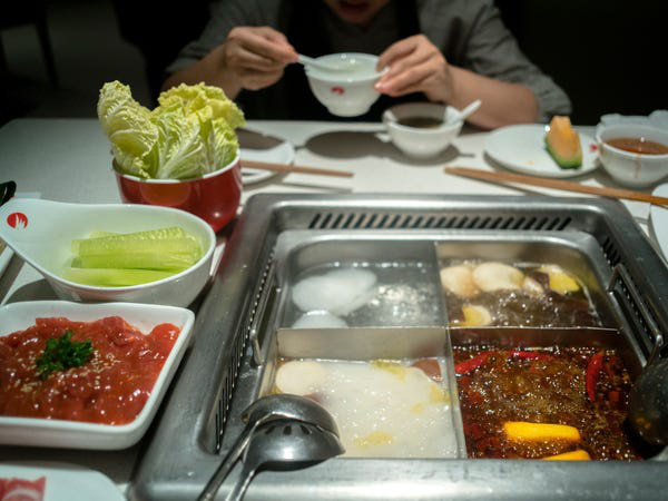 Qu&aacute; khứ kh&ocirc;ng xu d&iacute;nh t&uacute;i của tỷ ph&uacute; lẩu gi&agrave;u nhất Singapore - Ảnh 8.