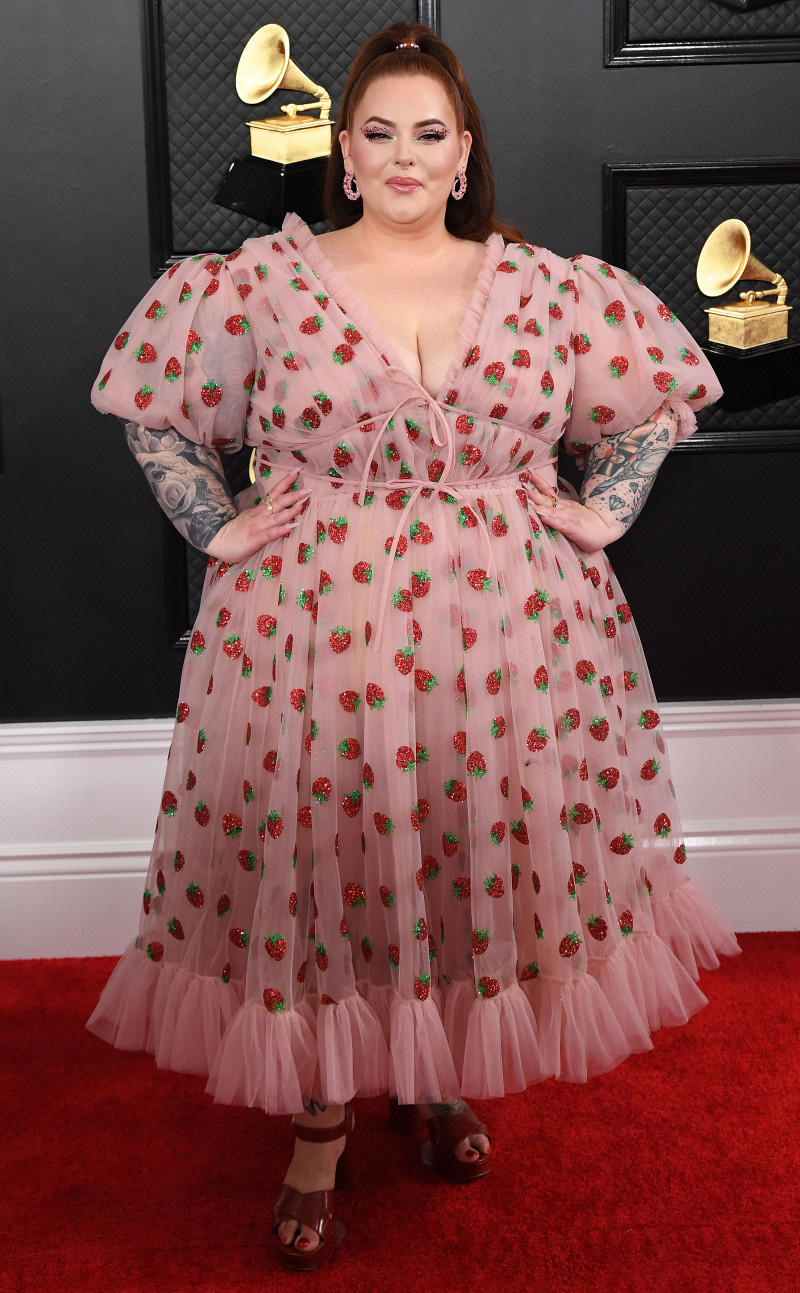 Phát chán với những bộ cánh trên thảm đỏ Grammy 2020 - Ảnh 6.