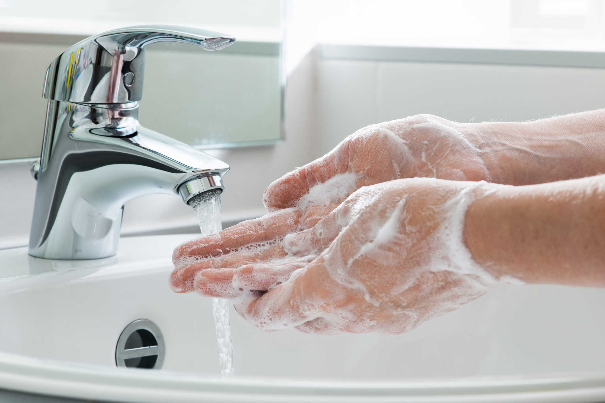 Phòng virus corona, người dân có cần mua khẩu trang chuyên dụng giá 100.000 đồng/chiếc - Ảnh 4.