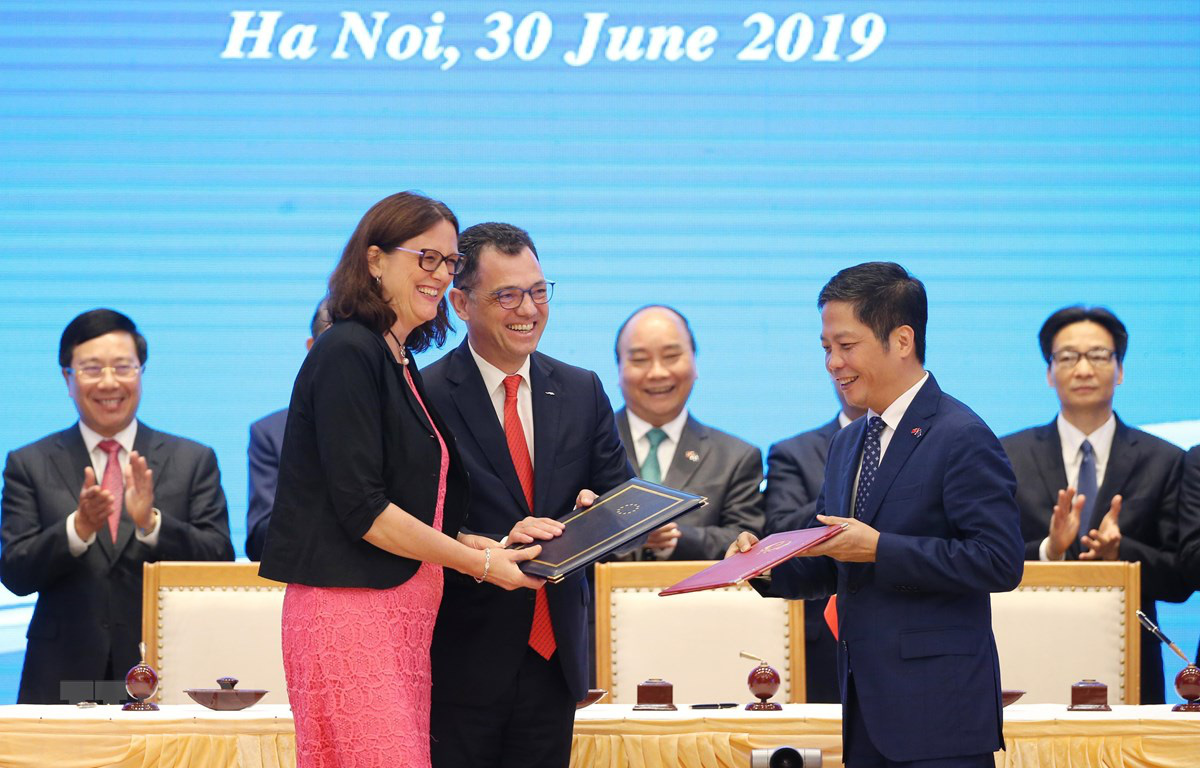 Việt Nam v&agrave; những c&aacute;i bắt tay đ&aacute;ng nhớ năm 2019 - Ảnh 9.