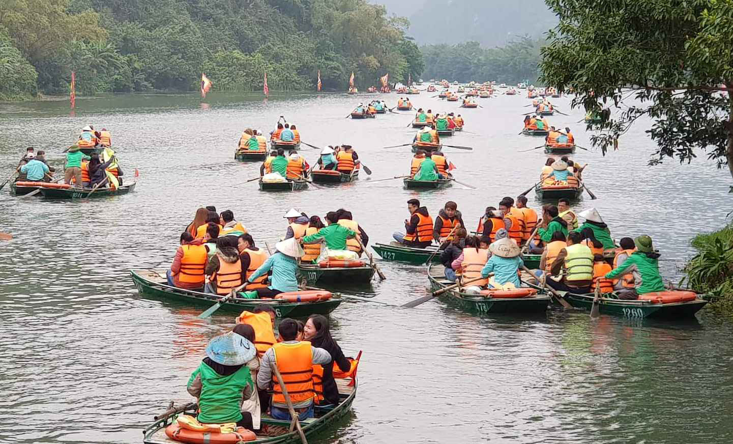 Covid-19: Dừng đón khách tại danh thắng Tràng An