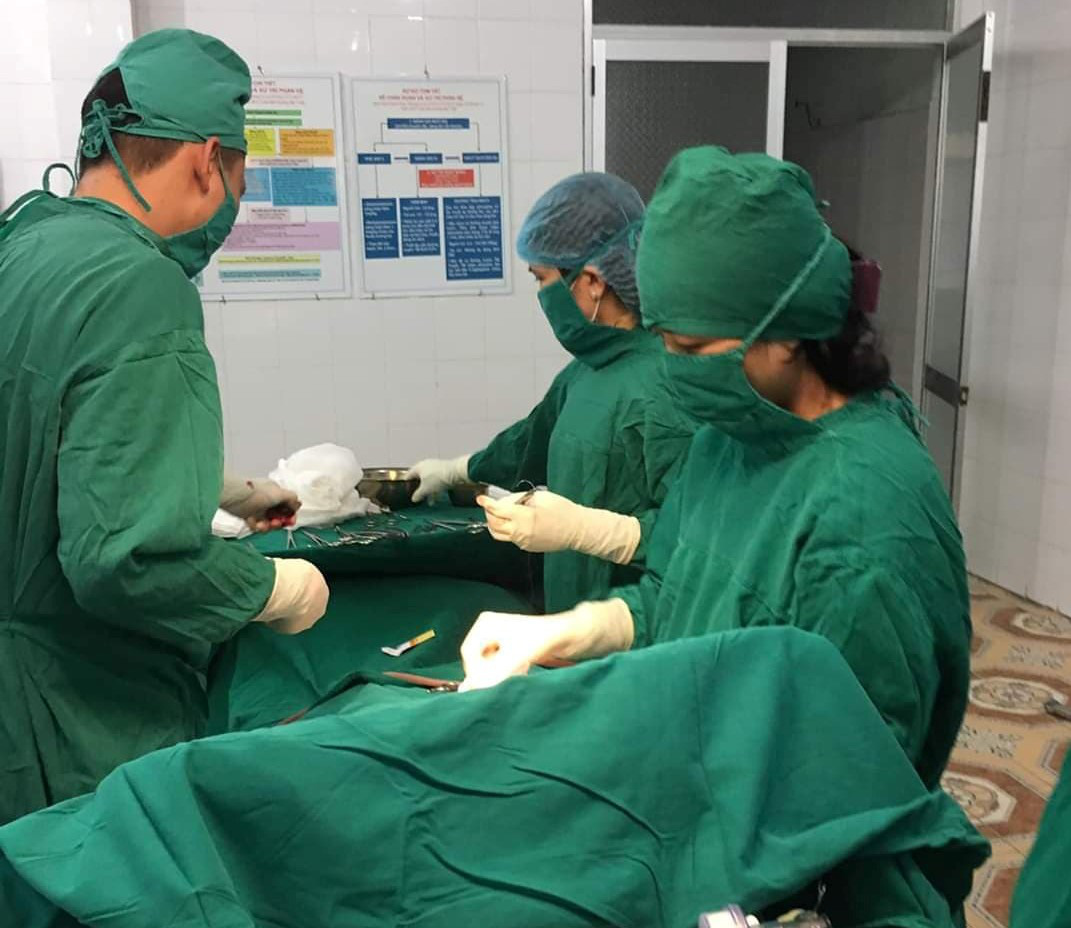Bác sĩ bỏ ăn Tết, vào bệnh viện hiến máu cứu sản phụ vỡ thai ngoài tử cung