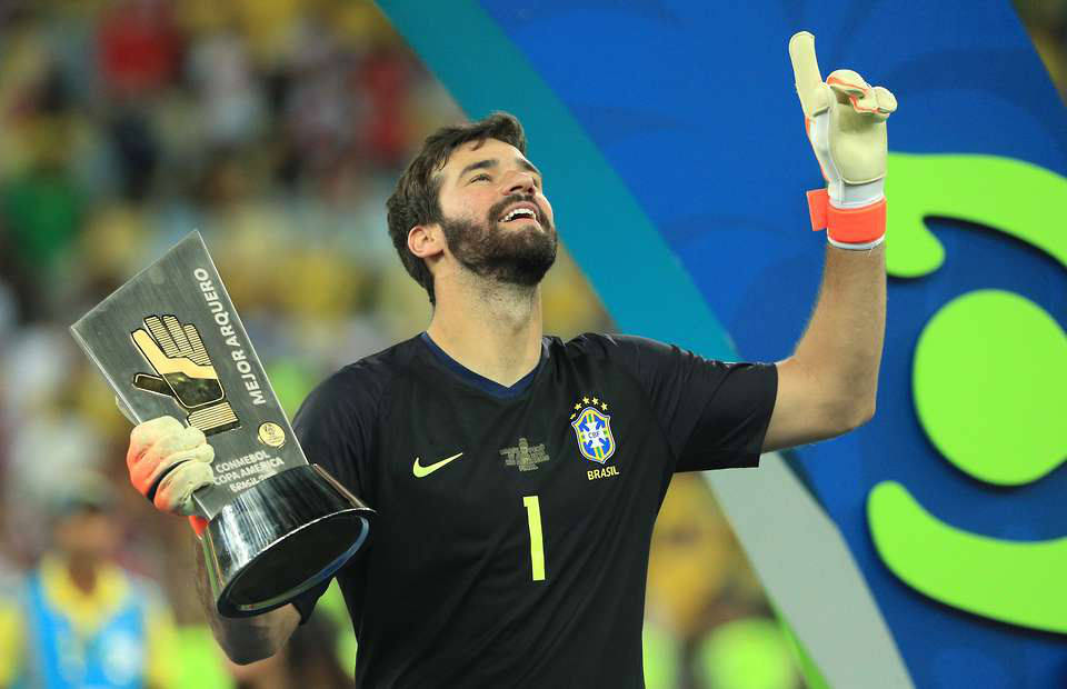 Alisson Becker: Tr&ecirc;n h&agrave;nh tr&igrave;nh trở th&agrave;nh huyền thoại - Ảnh 9.