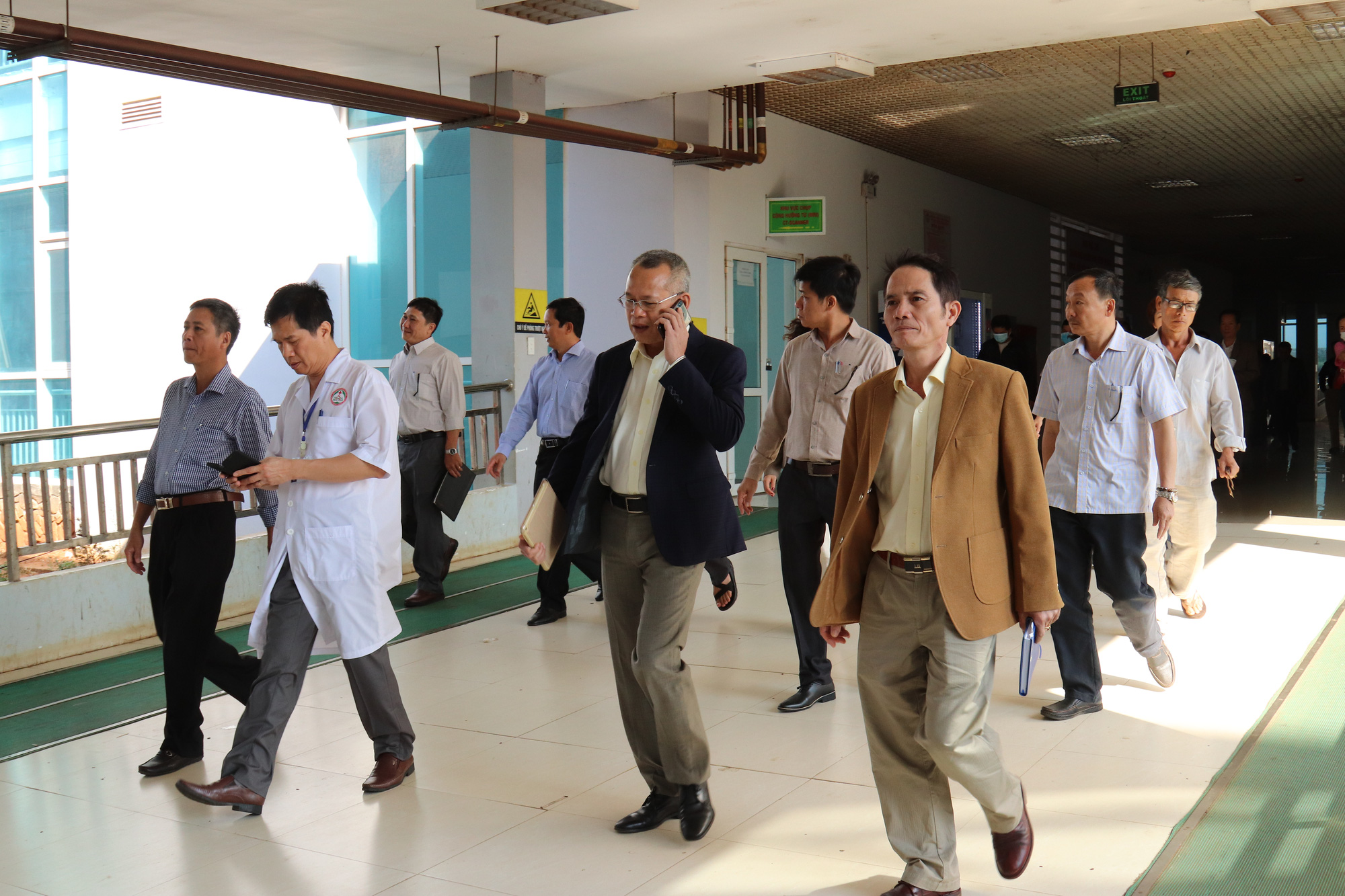 X&aacute;c định t&aacute;c nh&acirc;n g&acirc;y vi&ecirc;m phổi cho nam tiếp vi&ecirc;n h&agrave;ng kh&ocirc;ng được c&aacute;ch ly điều trị - Ảnh 2.