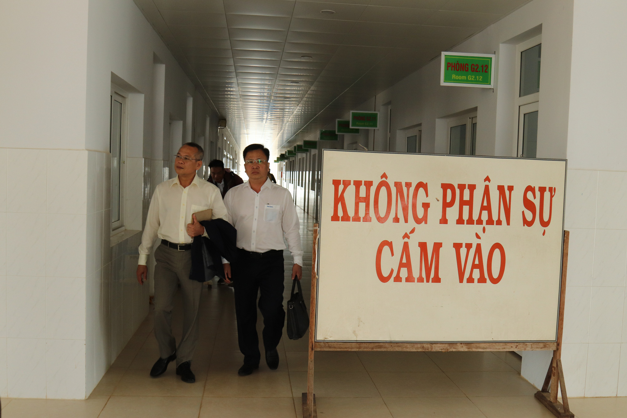 Xác định tác nhân gây viêm phổi cho nam tiếp viên hàng không được cách ly điều trị
