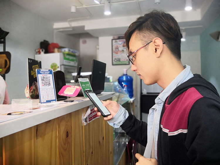 Cuộc chiến trên bàn thanh toán - Ảnh 2.