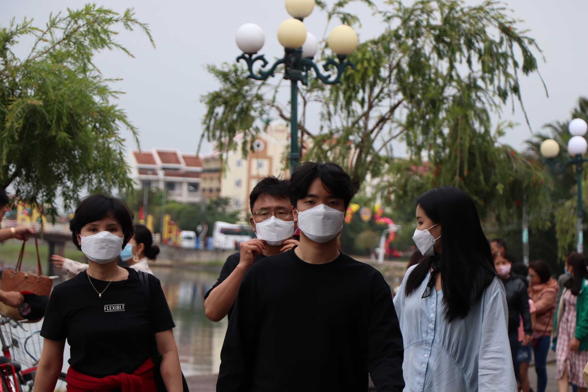 Sợ nhiễm virus corona, t&agrave;i xế taxi Hội An nhập viện theo d&otilde;i - Ảnh 1.