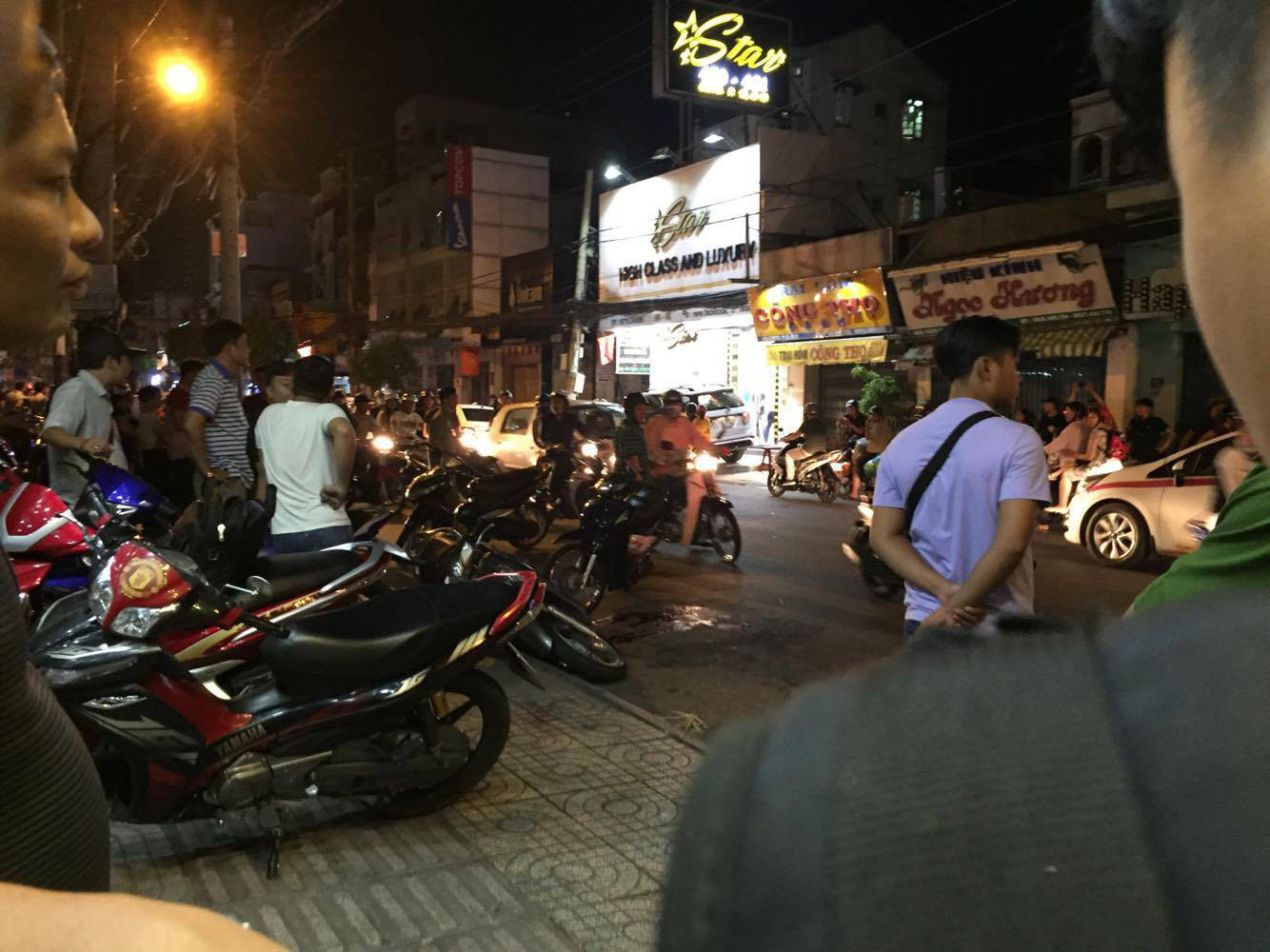 Tạm giữ nữ tiếp viên buôn lậu thuốc lá, dầu xoa bóp từ nước ngoài về  TP HCM