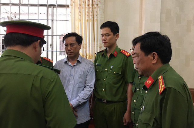 Khởi tố thêm 2 đối tượng trong vụ bắt cựu Chủ tịch TP Trà Vinh - Ảnh 3.