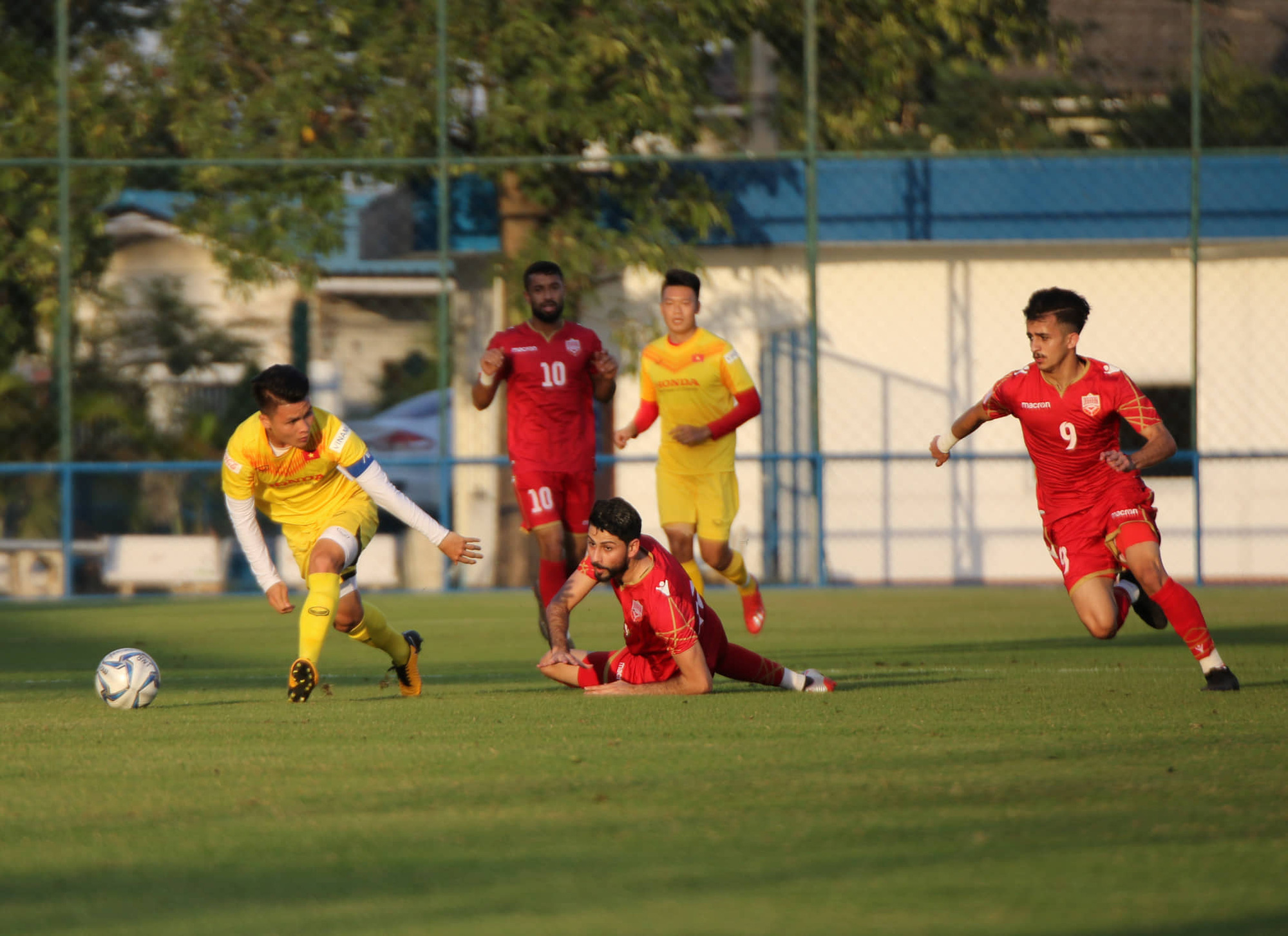 Tấn Sinh ghi bàn từ chấm 11 mét, U23 Việt Nam vẫn bại trận trước Bahrain