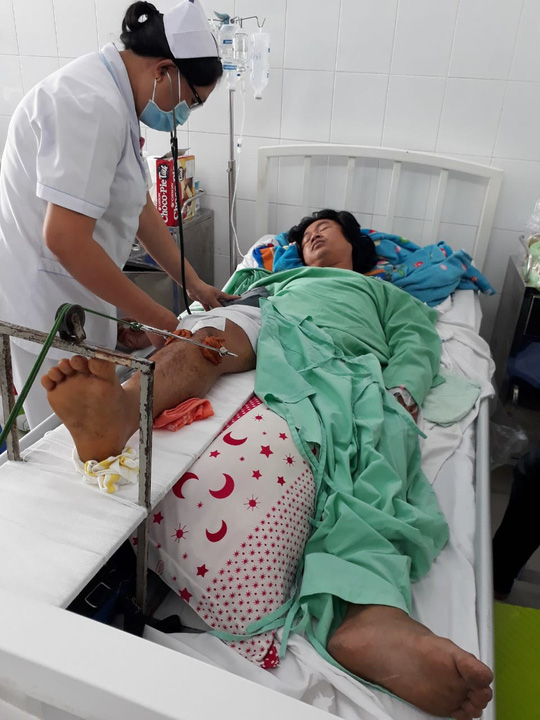 Lấy thành công đầu đạn ra khỏi người 1 nạn nhân trong vụ nổ súng ở Củ Chi - Ảnh 2.