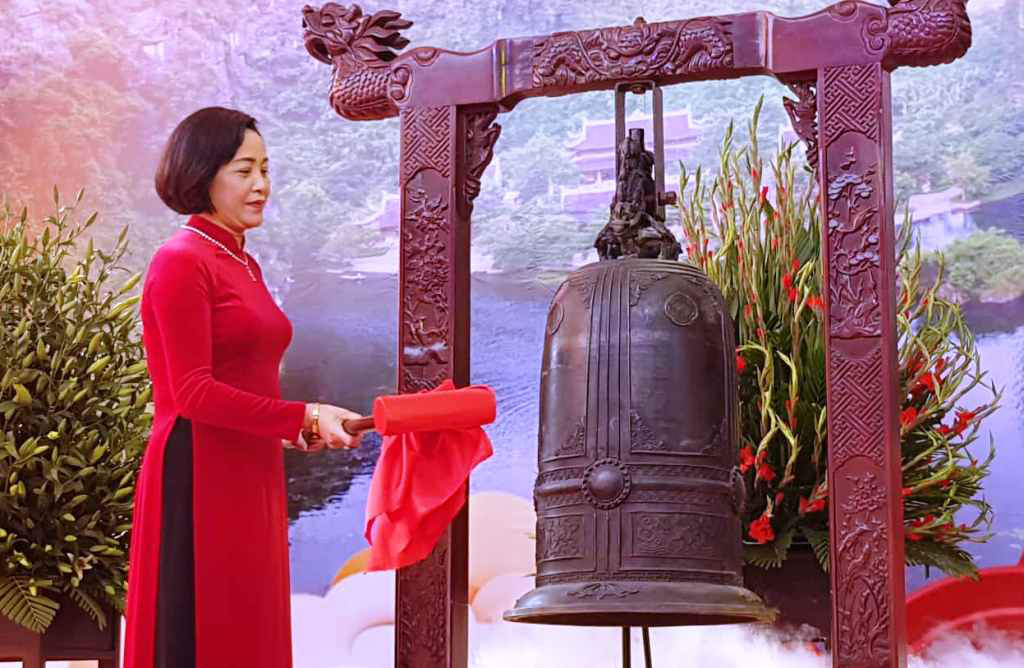 Ph&oacute; Thủ tướng Thường trực Trương H&ograve;a B&igrave;nh đ&aacute;nh trống khai hội ch&ugrave;a B&aacute;i Đ&iacute;nh - Ảnh 2.