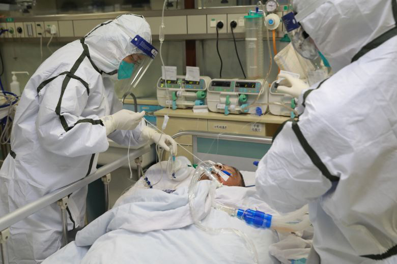 Số ca nhiễm virus corona tr&ecirc;n to&agrave;n cầu tăng ch&oacute;ng mặt l&ecirc;n gần 8.000  - Ảnh 1.