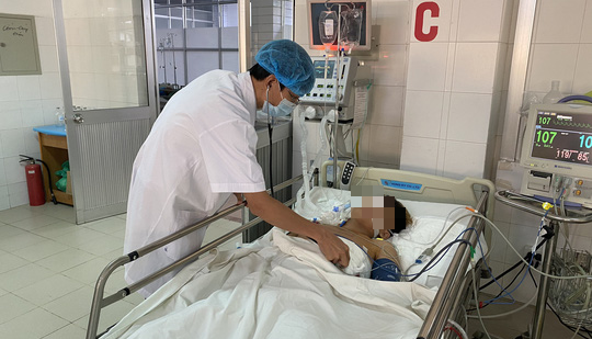 Bị đâm ngay mùng 5 Tết, thanh niên tuổi 18 thoát chết hy hữu nhờ “báo động đỏ”