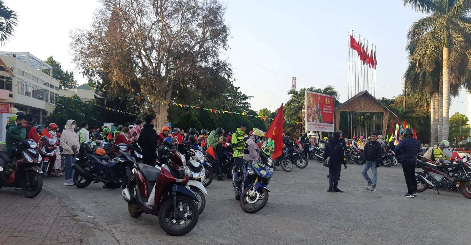 Chuyện thật, ngàn người hẹn nhau chạy xe máy từ Đắk Lắk xuống TP HCM