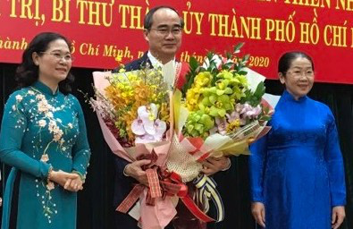 B&iacute; thư Nguyễn Thiện Nh&acirc;n x&uacute;c động khi nhận huy hiệu 40 năm tuổi Đảng - Ảnh 3.