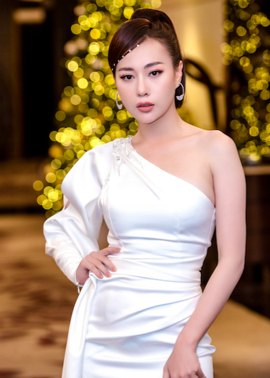 Phương Oanh rũ bỏ h&igrave;nh ảnh Quỳnh b&uacute;p b&ecirc;, bị ch&ecirc; h&ocirc;n cứng đơ khi l&agrave;m c&ocirc; gi&aacute;o - Ảnh 1.
