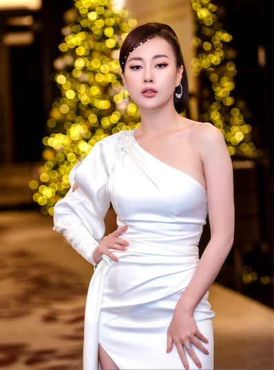 Phương Oanh rũ bỏ h&igrave;nh ảnh Quỳnh b&uacute;p b&ecirc;, bị ch&ecirc; h&ocirc;n cứng đơ khi l&agrave;m c&ocirc; gi&aacute;o - Ảnh 2.