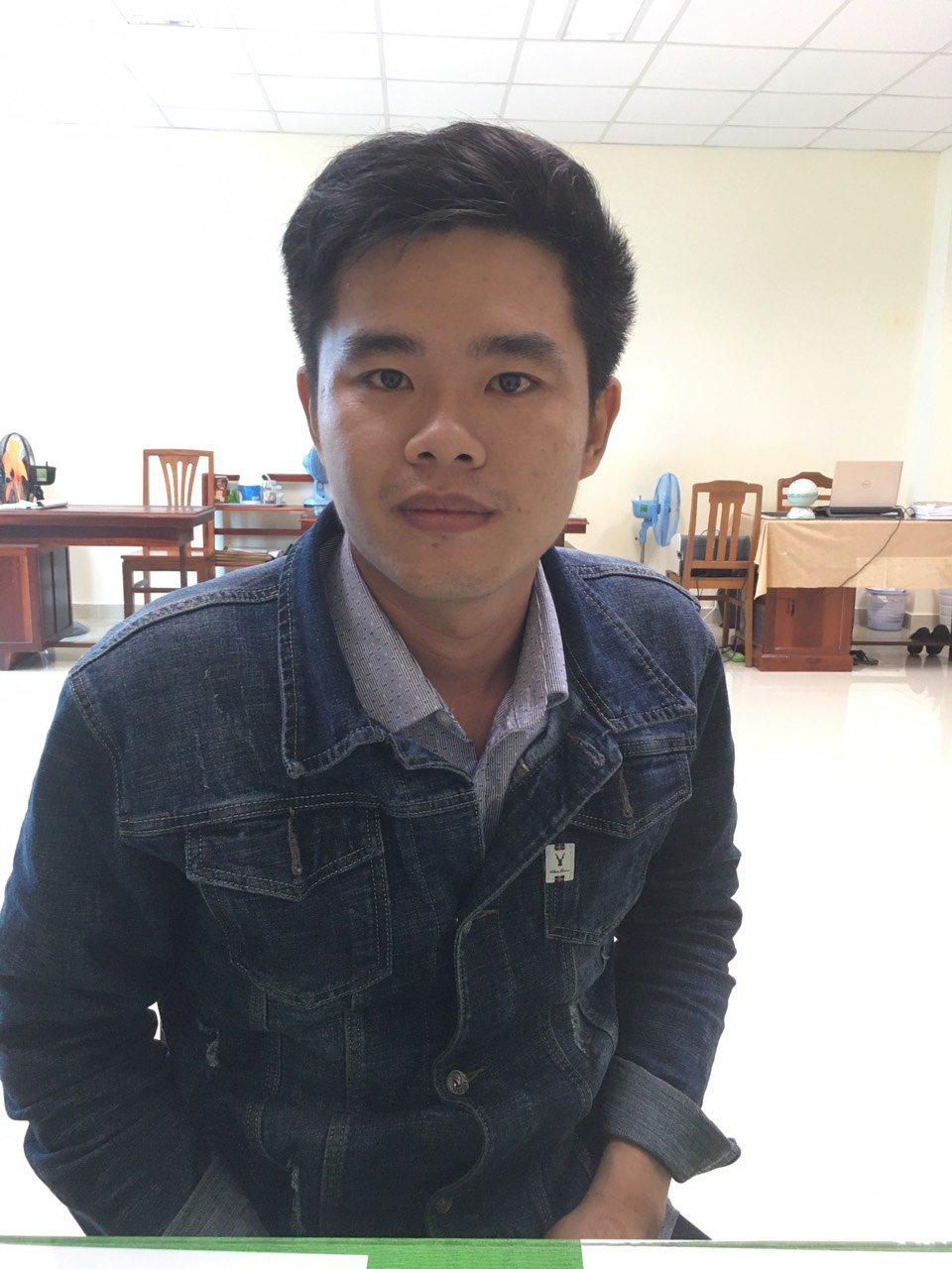 Lật mặt cựu nh&acirc;n vi&ecirc;n ng&acirc;n h&agrave;ng lừa đảo 5 tỉ để c&aacute; độ tỉ gi&aacute; USD - Ảnh 1.