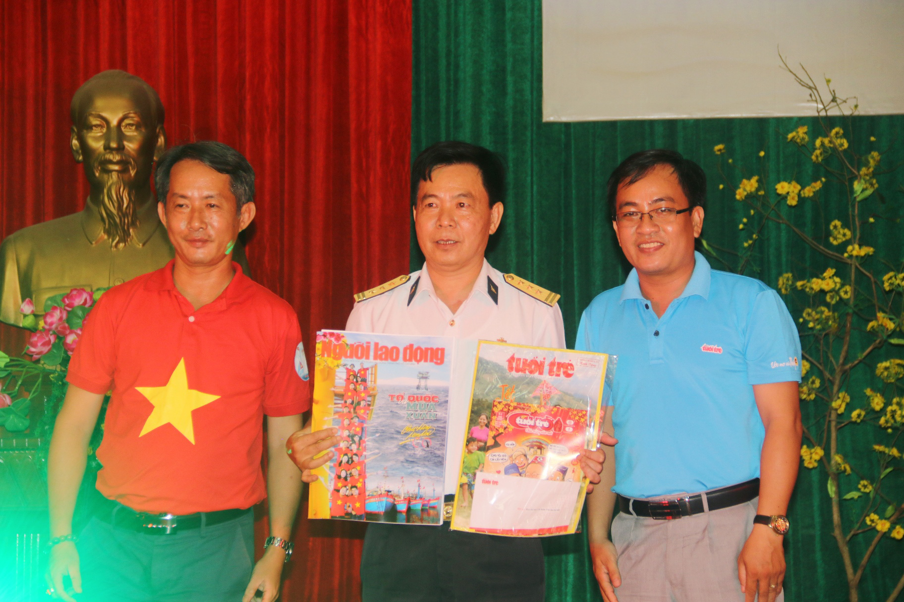 Mùa xuân biển đảo 2020 và Hoa hậu Trần Tiểu Vy đến với Lữ đoàn 681 Hải quân - Ảnh 10.